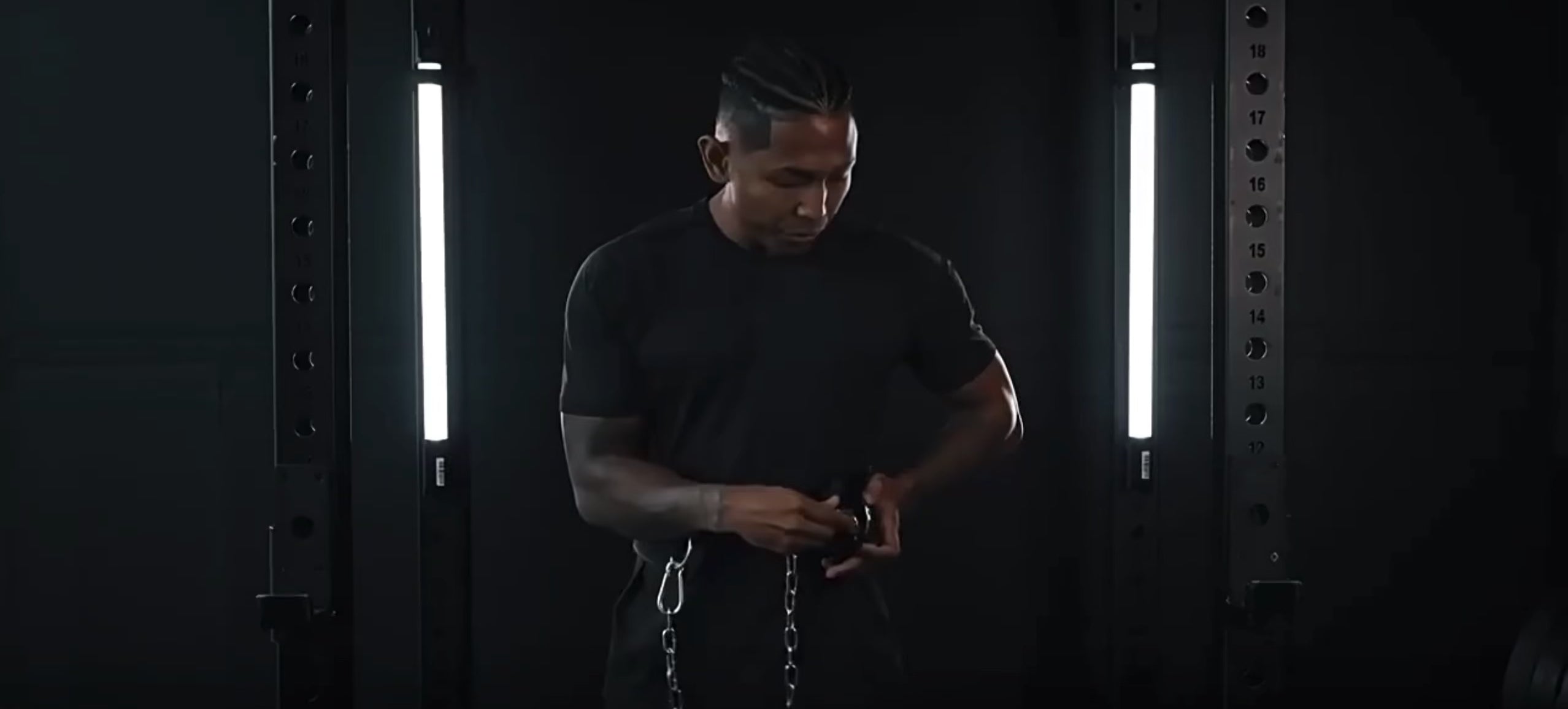 Heavy-Duty Weighted Dip Belt — Steel Chain for Dips & Pull-Ups